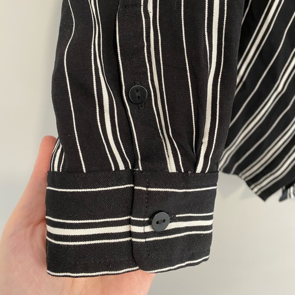 H&M button down black white stripe size 4 - Picture 4 of 7